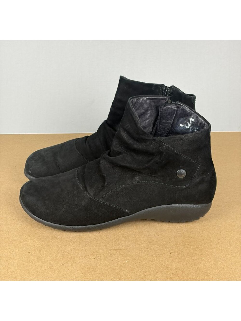 Naot Kahika Suede Ankle Boots Womens 10/10.5 Black Side Zip Casual Comfort